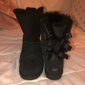 UGG WOMEN’S BLACK BAILEY BOW II BOOTS SIZE 8- EUC